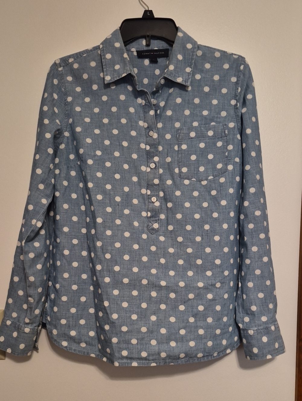Tommy Hilfigerwomens  Light Blue Polka Dot Shirt SZ M